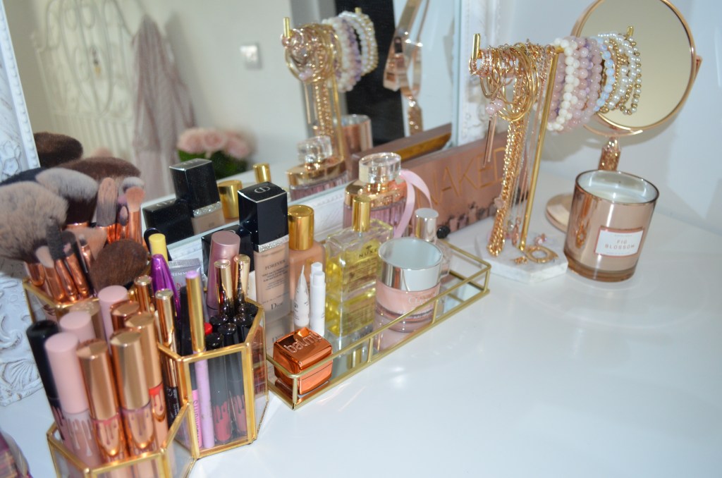 Room tour & how I organize my&nbsp;makeup